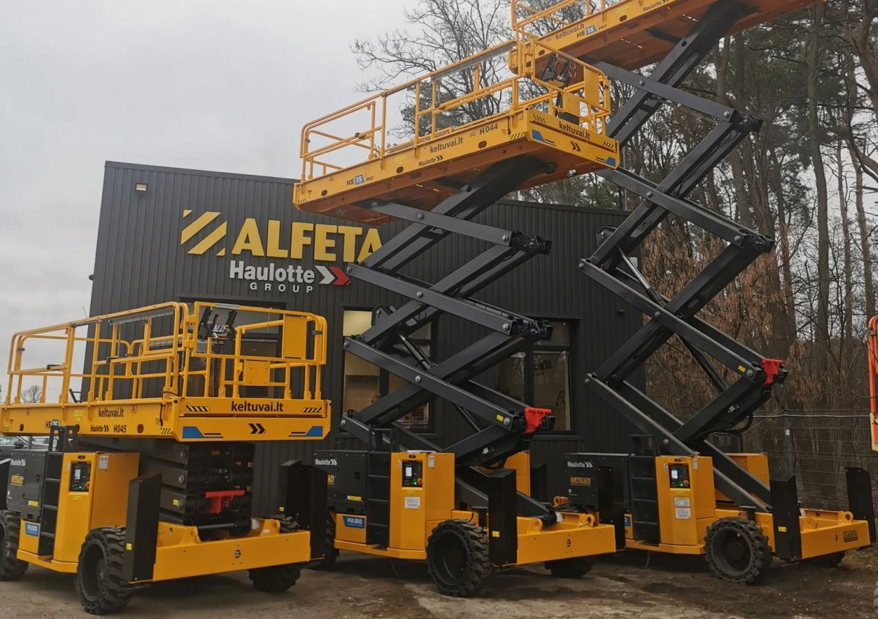 Savaeigiai žirkliniai keltuvai